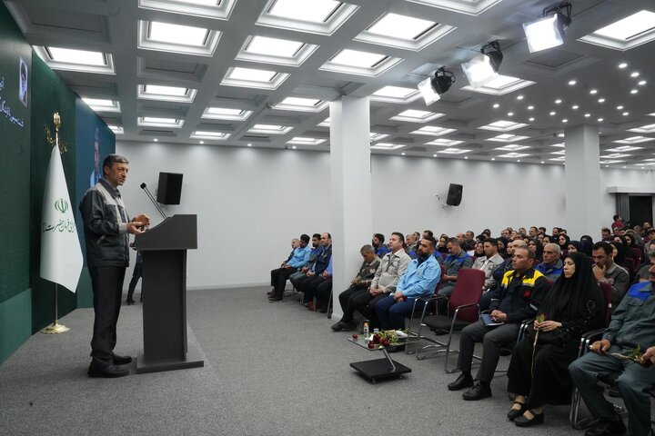 گزارش تصویری /نشست صمیمی سید پرویز فتاح، رئیس ستاد اجرایی فرمان امام با نمایندگان گروه‌های کارگری ستاد اجرایی فرمان امام