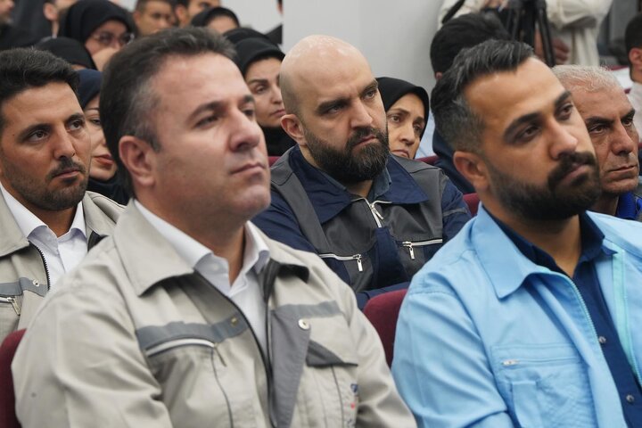 گزارش تصویری /نشست صمیمی سید پرویز فتاح، رئیس ستاد اجرایی فرمان امام با نمایندگان گروه‌های کارگری ستاد اجرایی فرمان امام