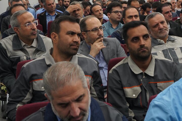 گزارش تصویری /نشست صمیمی سید پرویز فتاح، رئیس ستاد اجرایی فرمان امام با نمایندگان گروه‌های کارگری ستاد اجرایی فرمان امام