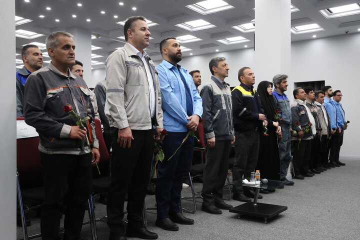 گزارش تصویری /نشست صمیمی سید پرویز فتاح، رئیس ستاد اجرایی فرمان امام با نمایندگان گروه‌های کارگری ستاد اجرایی فرمان امام