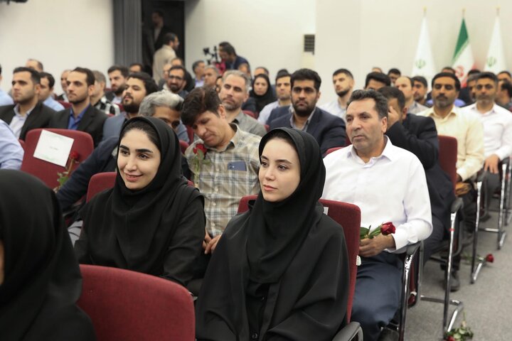 نشست صمیمی با نمایندگان گروه‌های کارگری ستاد اجرایی فرمان امام