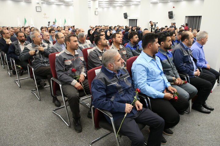 نشست صمیمی با نمایندگان گروه‌های کارگری ستاد اجرایی فرمان امام