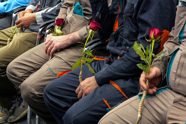 نشست صمیمی با نمایندگان گروه‌های کارگری ستاد اجرایی فرمان امام