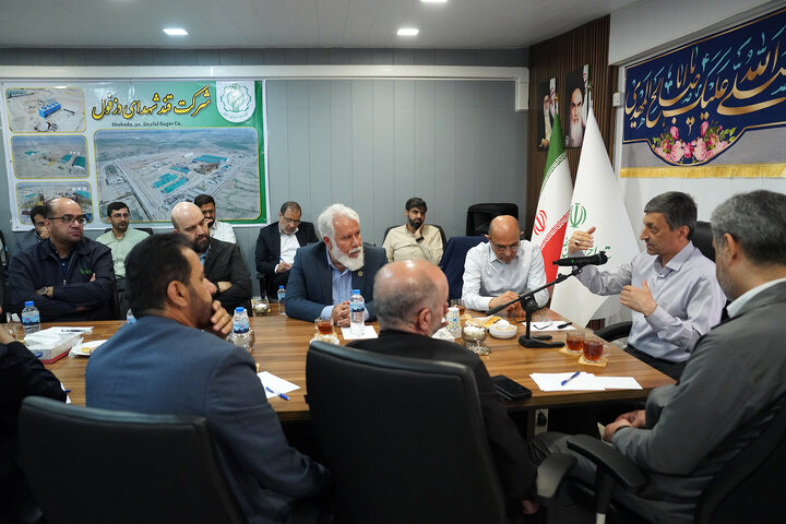 بازدید سید پرویز فتاح رییس ستاد اجرایی فرمان امام از کارخانه در حال ساخت قند شهدای دزفول