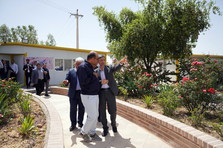 بازدید سید پرویز فتاح رییس ستاد اجرایی فرمان امام از کارخانه در حال ساخت قند شهدای دزفول