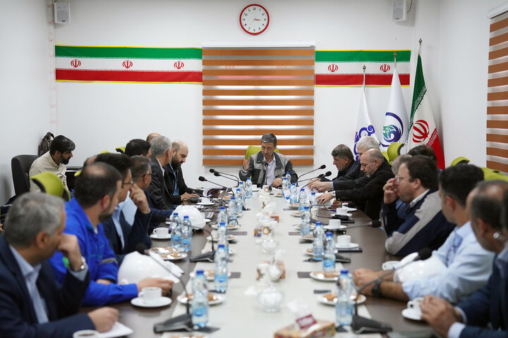 بازدید سید پرویز فتاح رئیس ستاد اجرایی فرمان امام از میدان نفتی مشترک یاران