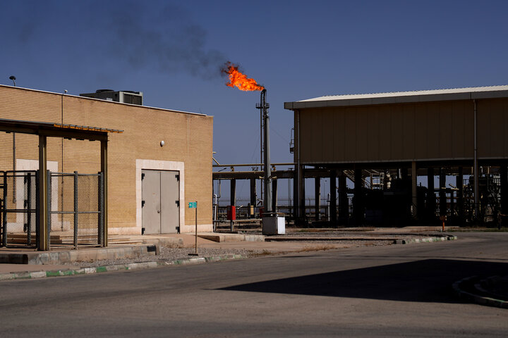 بازدید سید پرویز فتاح رئیس ستاد اجرایی فرمان امام از میدان نفتی مشترک یاران