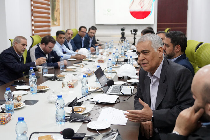 بازدید سید پرویز فتاح رئیس ستاد اجرایی فرمان امام از میدان نفتی مشترک یاران