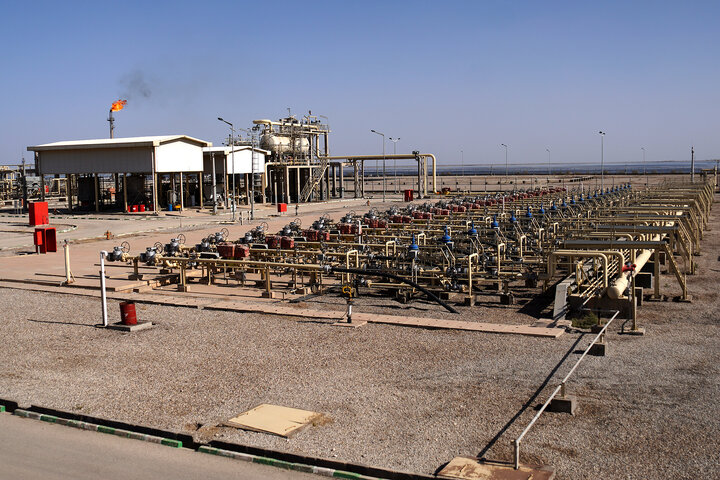 بازدید سید پرویز فتاح رئیس ستاد اجرایی فرمان امام از میدان نفتی مشترک یاران