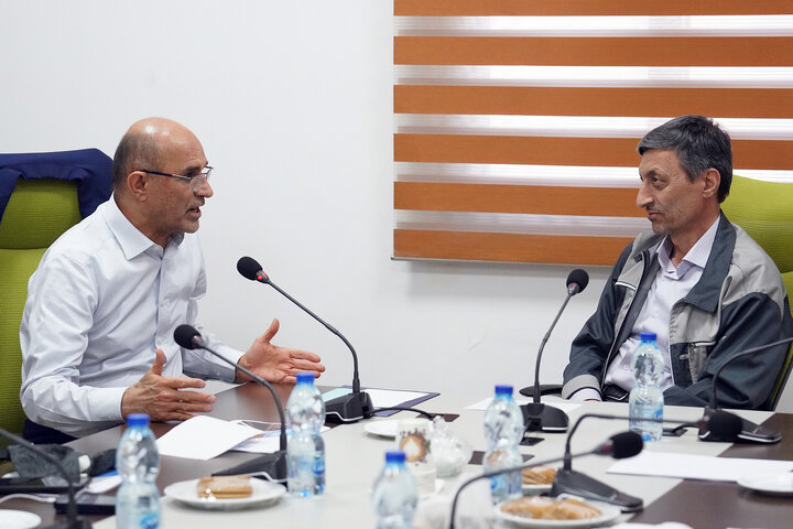 بازدید سید پرویز فتاح رئیس ستاد اجرایی فرمان امام از میدان نفتی مشترک یاران