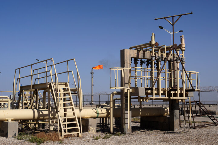 بازدید سید پرویز فتاح رئیس ستاد اجرایی فرمان امام از میدان نفتی مشترک یاران