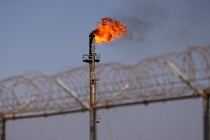 بازدید سید پرویز فتاح رئیس ستاد اجرایی فرمان امام از میدان نفتی مشترک یاران