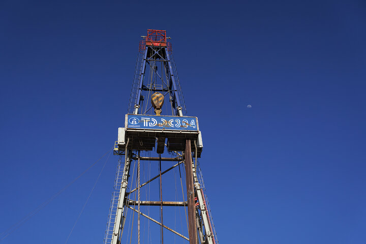 بازدید سید پرویز فتاح رئیس ستاد اجرایی فرمان امام از پروژه شرکت توسعه حفاری تدبیر در میدان نفتی آزادگان