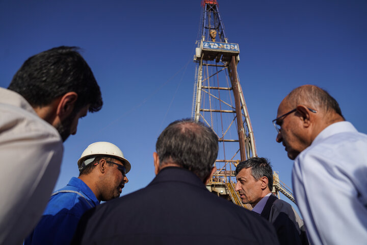 بازدید سید پرویز فتاح رئیس ستاد اجرایی فرمان امام از پروژه شرکت توسعه حفاری تدبیر در میدان نفتی آزادگان