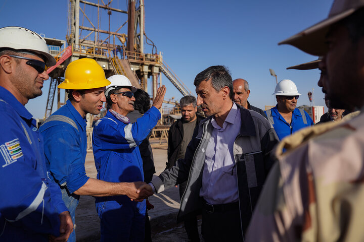 بازدید سید پرویز فتاح رئیس ستاد اجرایی فرمان امام از پروژه شرکت توسعه حفاری تدبیر در میدان نفتی آزادگان