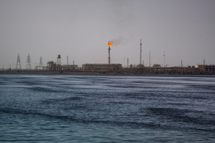 بازدید سید پرویز فتاح رئیس ستاد اجرایی فرمان امام از میدان نفتی مشترک یاران