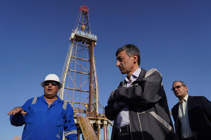 بازدید سید پرویز فتاح رئیس ستاد اجرایی فرمان امام از پروژه شرکت توسعه حفاری تدبیر در میدان نفتی آزادگان