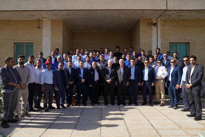 بازدید سید پرویز فتاح رئیس ستاد اجرایی فرمان امام از میدان نفتی مشترک یاران