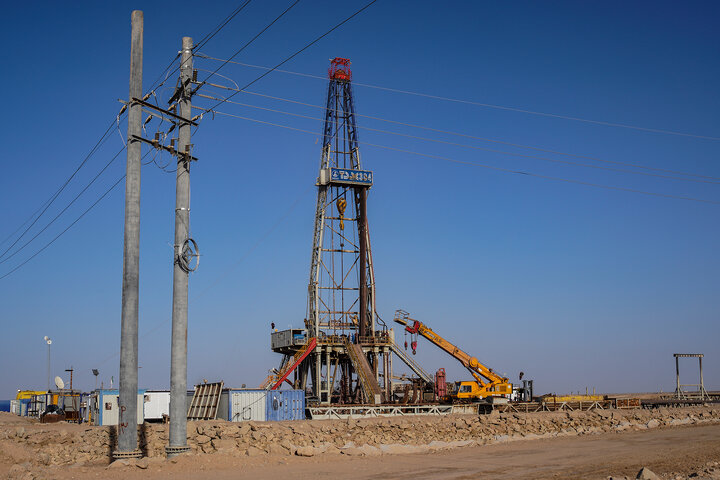 بازدید سید پرویز فتاح رئیس ستاد اجرایی فرمان امام از پروژه شرکت توسعه حفاری تدبیر در میدان نفتی آزادگان