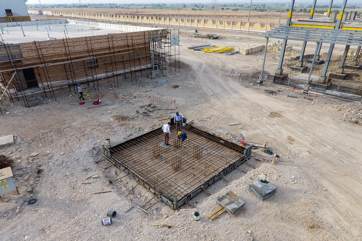 بازدید سید پرویز فتاح رییس ستاد اجرایی فرمان امام از کارخانه در حال ساخت قند شهدای دزفول