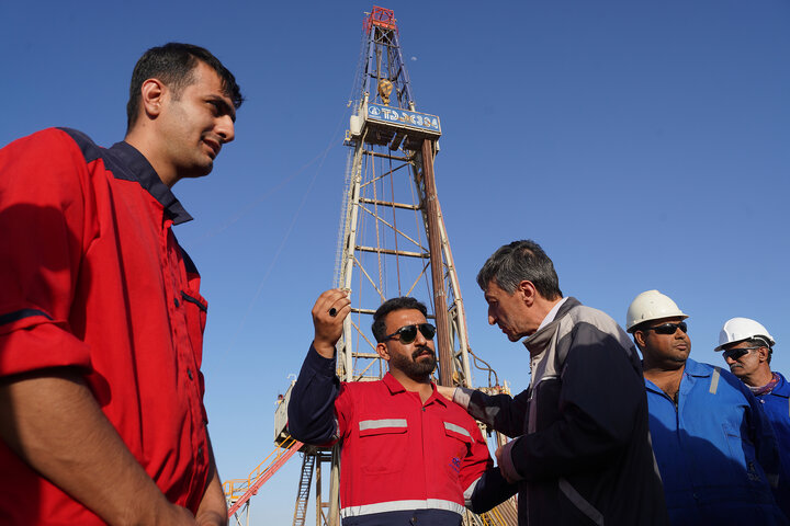 بازدید سید پرویز فتاح رئیس ستاد اجرایی فرمان امام از پروژه شرکت توسعه حفاری تدبیر در میدان نفتی آزادگان