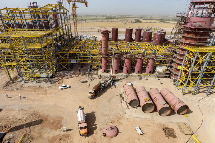 بازدید سید پرویز فتاح رییس ستاد اجرایی فرمان امام از کارخانه در حال ساخت قند شهدای دزفول