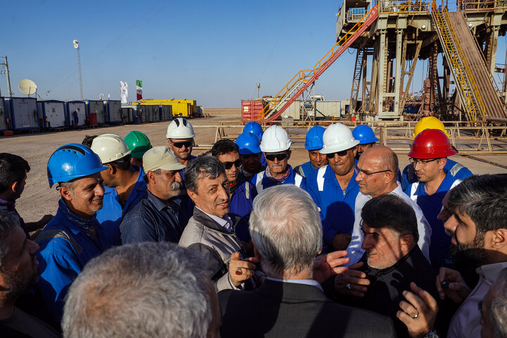 بازدید سید پرویز فتاح رئیس ستاد اجرایی فرمان امام از پروژه شرکت توسعه حفاری تدبیر در میدان نفتی آزادگان