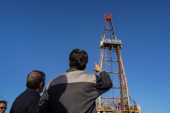 بازدید سید پرویز فتاح رئیس ستاد اجرایی فرمان امام از پروژه شرکت توسعه حفاری تدبیر در میدان نفتی آزادگان