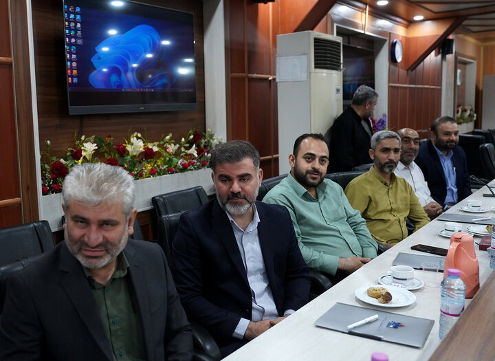نشست سید پرویز فتاح رئیس ستاد اجرایی فرمان امام با مدیران ستاد مستقر در استان خوزستان