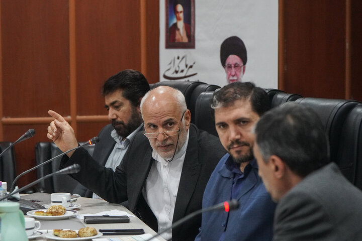 نشست سید پرویز فتاح رئیس ستاد اجرایی فرمان امام با مدیران ستاد مستقر در استان خوزستان