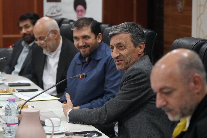 نشست سید پرویز فتاح رئیس ستاد اجرایی فرمان امام با مدیران ستاد مستقر در استان خوزستان