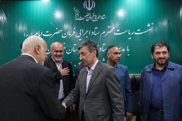 نشست سید پرویز فتاح رئیس ستاد اجرایی فرمان امام با مدیران ستاد مستقر در استان خوزستان