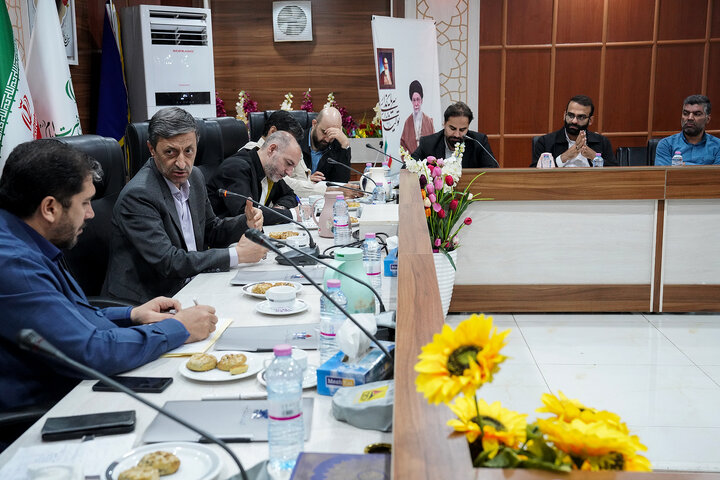 نشست سید پرویز فتاح رئیس ستاد اجرایی فرمان امام با مدیران ستاد مستقر در استان خوزستان