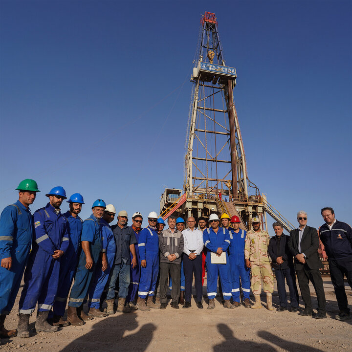 بازدید سید پرویز فتاح رئیس ستاد اجرایی فرمان امام از پروژه شرکت توسعه حفاری تدبیر در میدان نفتی آزادگان