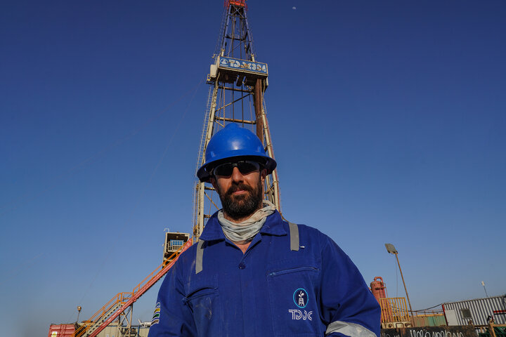 بازدید سید پرویز فتاح رئیس ستاد اجرایی فرمان امام از پروژه شرکت توسعه حفاری تدبیر در میدان نفتی آزادگان