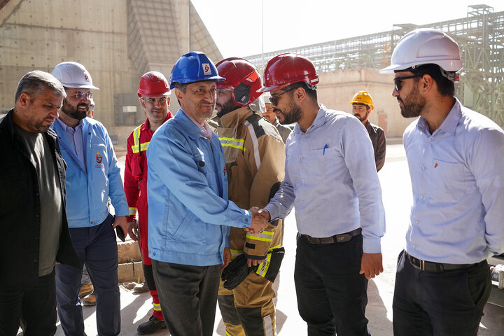 بازدید سید پرویز فتاح رئیس ستاد اجرایی فرمان امام از کارخانه فولاد جهان‌آٰرا اروند خرمشهر
