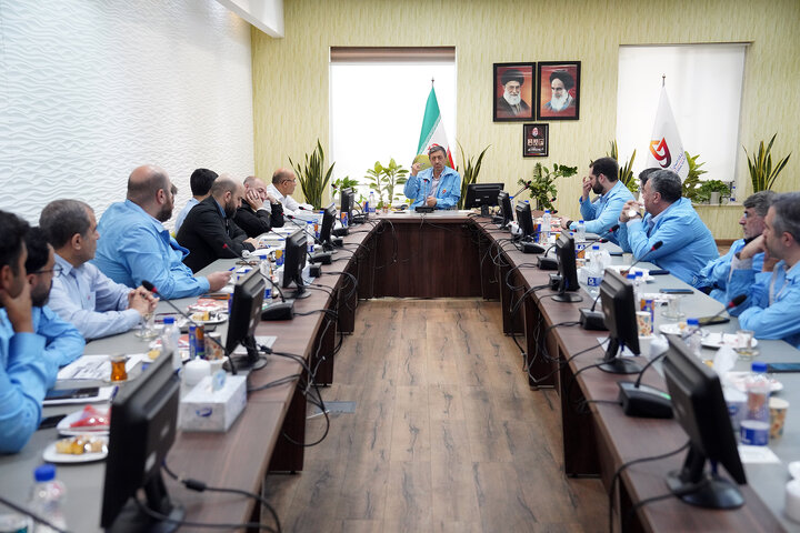 جلسه رئیس ستاد اجرایی فرمان امام با مدیران ارشد کارخانه فولاد جهان‌آٰرا اروند خرمشهر