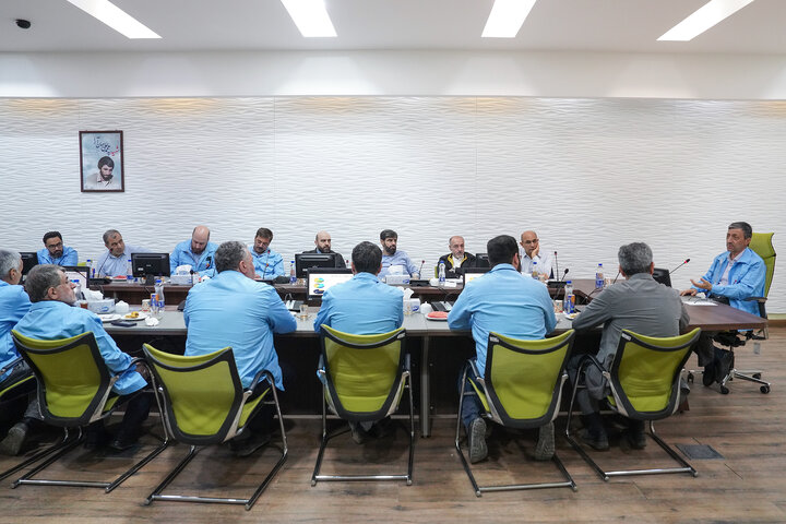 جلسه رئیس ستاد اجرایی فرمان امام با مدیران ارشد کارخانه فولاد جهان‌آٰرا اروند خرمشهر