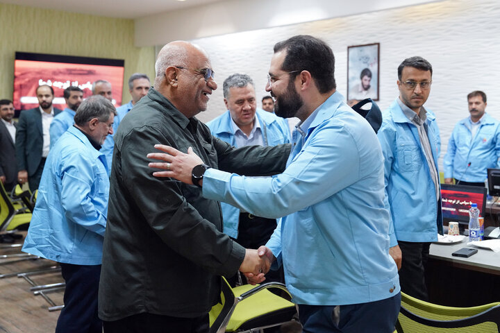 حضور مصطفی مطورزاده نماینده مردم خرمشهر در مجلس شورای اسلامی در جلسه رئیس ستاد اجرایی فرمان امام با مدیران ارشد کارخانه فولاد جهان‌آٰرا اروند خرمشهر