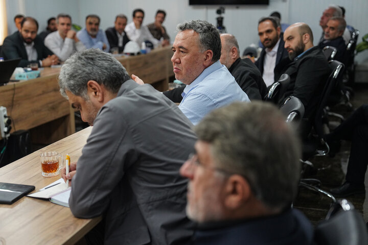 جلسه رئیس ستاد اجرایی فرمان امام با مدیران ارشد پروژه‌ کاغذ سبز خوزستان
