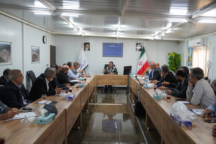 جلسه رئیس ستاد اجرایی فرمان امام با مدیران ارشد پروژه‌ کاغذ سبز خوزستان
