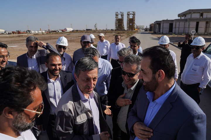 بازدید سید پرویز فتاح رئیس ستاد اجرایی فرمان امام از پروژه‌ کاغذ سبز خوزستان
