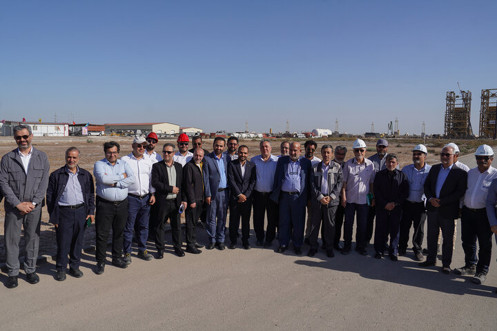 بازدید سید پرویز فتاح رئیس ستاد اجرایی فرمان امام از پروژه‌ کاغذ سبز خوزستان
