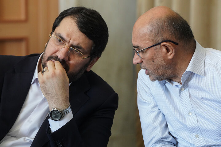 جلسه شورای معاونین و مدیران ستاد اجرایی فرمان امام در حرم امام رضا(ع)