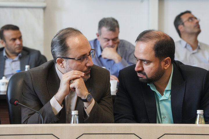 جلسه شورای معاونین و مدیران ستاد اجرایی فرمان امام در حرم امام رضا(ع)