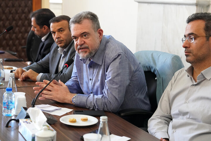 جلسه شورای معاونین و مدیران ستاد اجرایی فرمان امام در حرم امام رضا(ع)