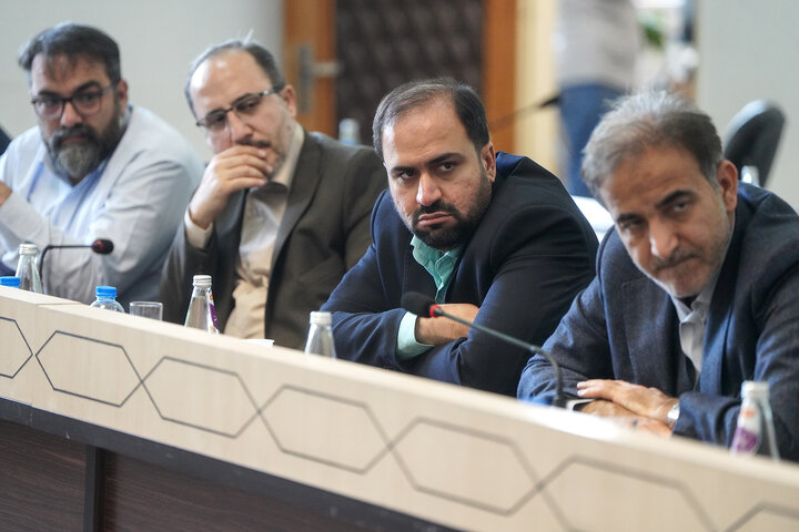 جلسه شورای معاونین و مدیران ستاد اجرایی فرمان امام در حرم امام رضا(ع)