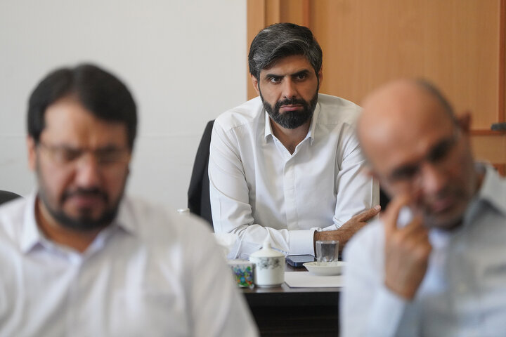 جلسه شورای معاونین و مدیران ستاد اجرایی فرمان امام در حرم امام رضا(ع)