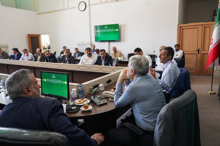 جلسه شورای معاونین و مدیران ستاد اجرایی فرمان امام در حرم امام رضا(ع)