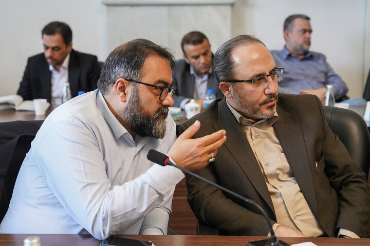 جلسه شورای معاونین و مدیران ستاد اجرایی فرمان امام در حرم امام رضا(ع)